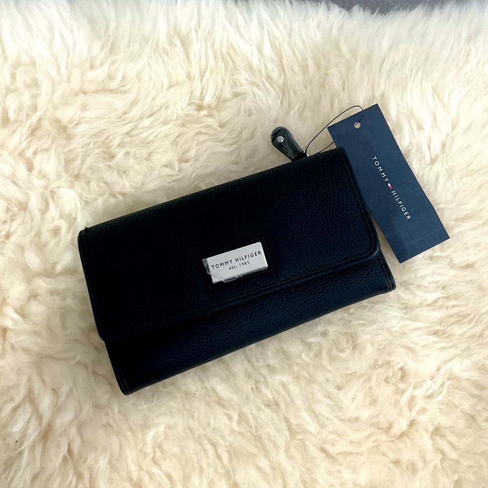 Tommy hilfiger wallet, new with tag, color black.
